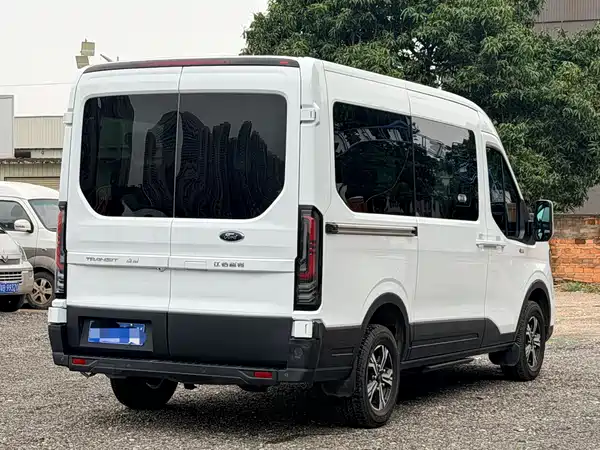 Ford Transit T8 2024