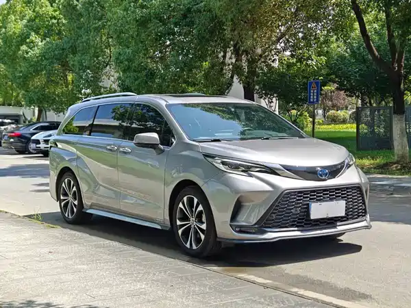 Toyota Granvia 2024