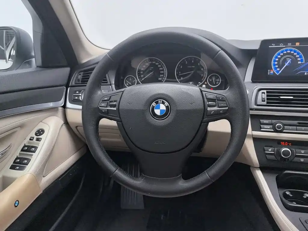 BMW 5 Series 2012 — фото 11