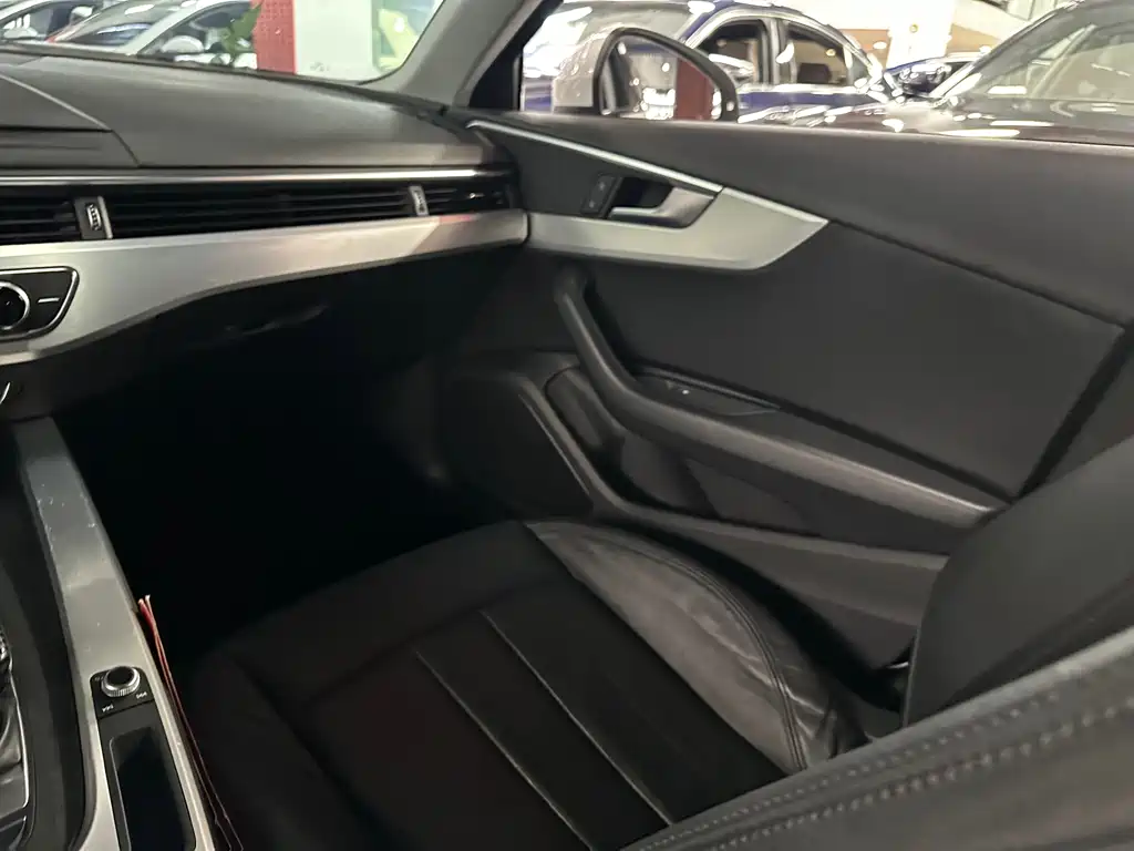 Audi A4L 2018 — фото 10