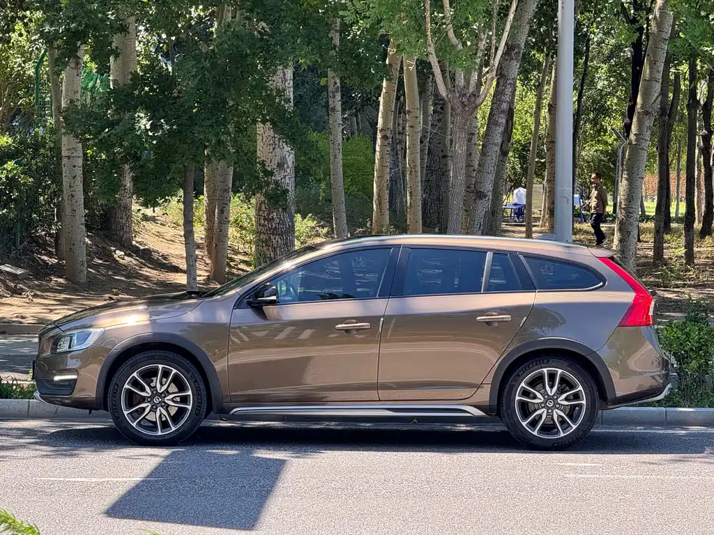 Volvo V60 2018 — фото 3
