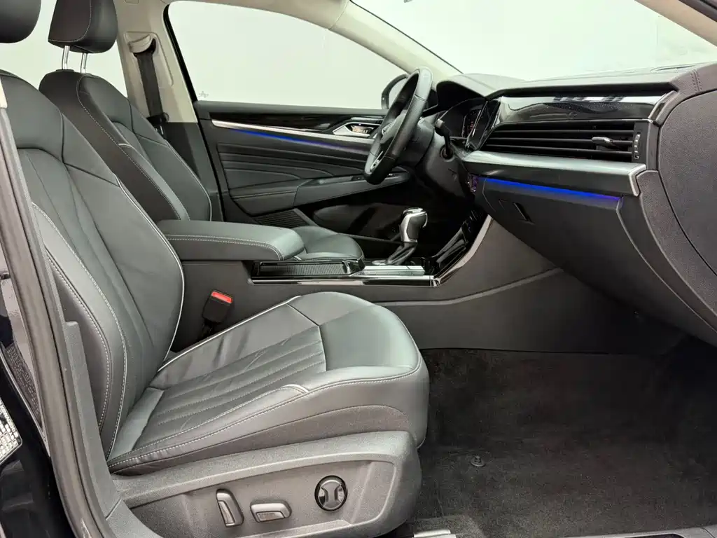 Volkswagen Passat 2023 — фото 11