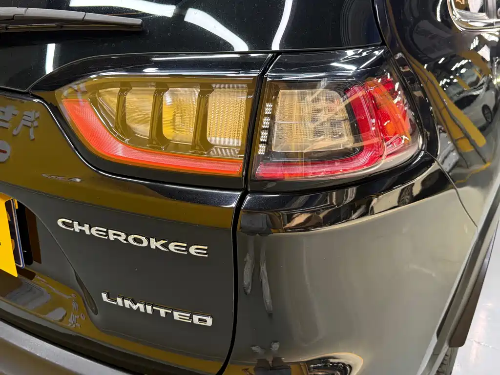 Jeep Cherokee 2019 — фото 30