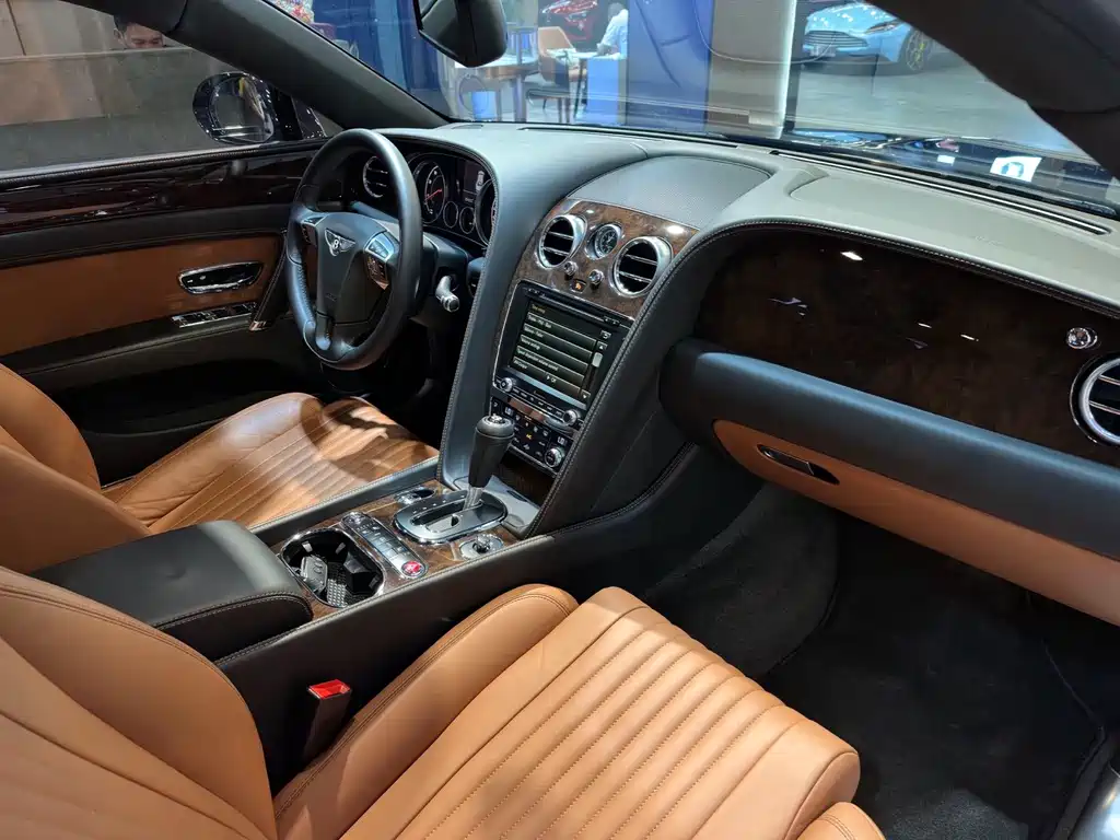 Bentley Flying Spur 2019 — фото 13