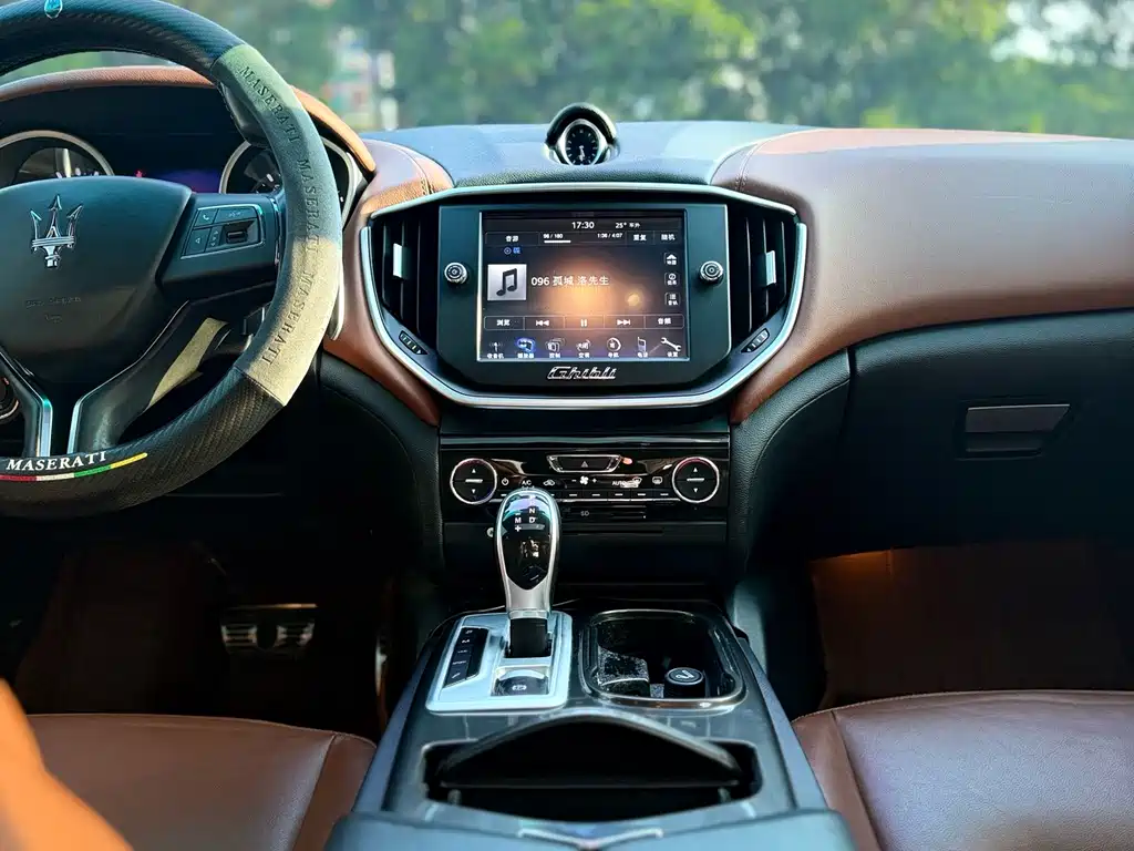 Maserati Ghibli 2016 — фото 14