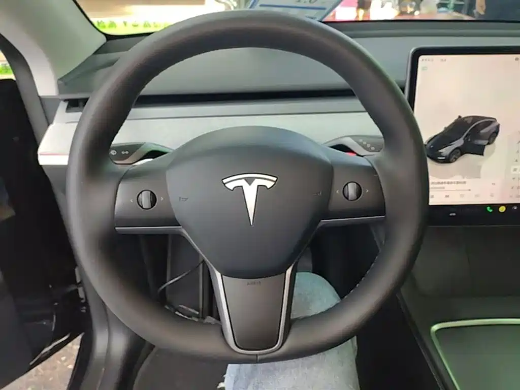 Tesla Model Y 2024 — фото 11