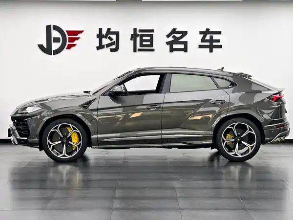 Lamborghini Urus 2021