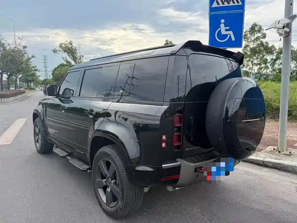 Land Rover Defender 2026