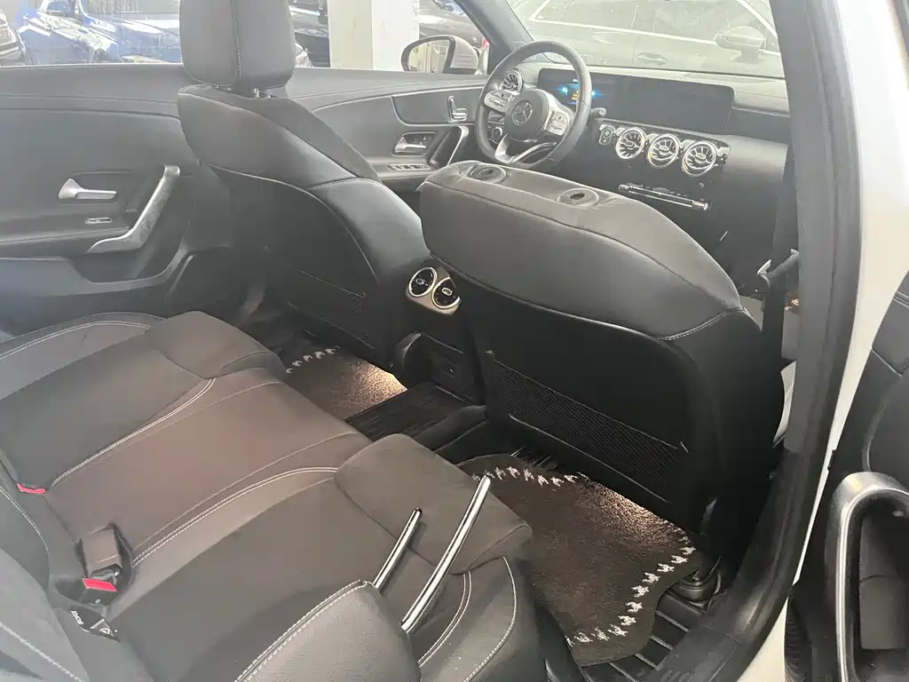 Mercedes-Benz A-Class 2023 — фото 12