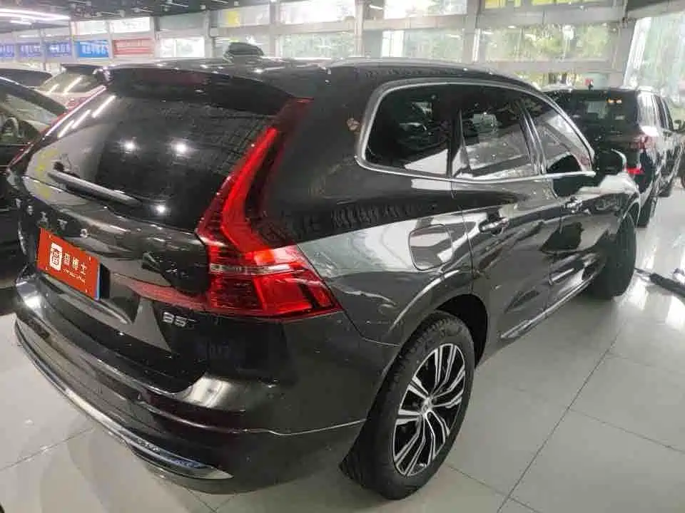 Volvo XC60 2022 — фото 9