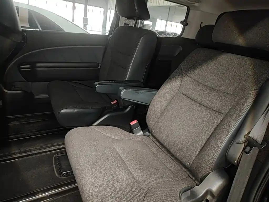 Honda Elysion 2015 — фото 17