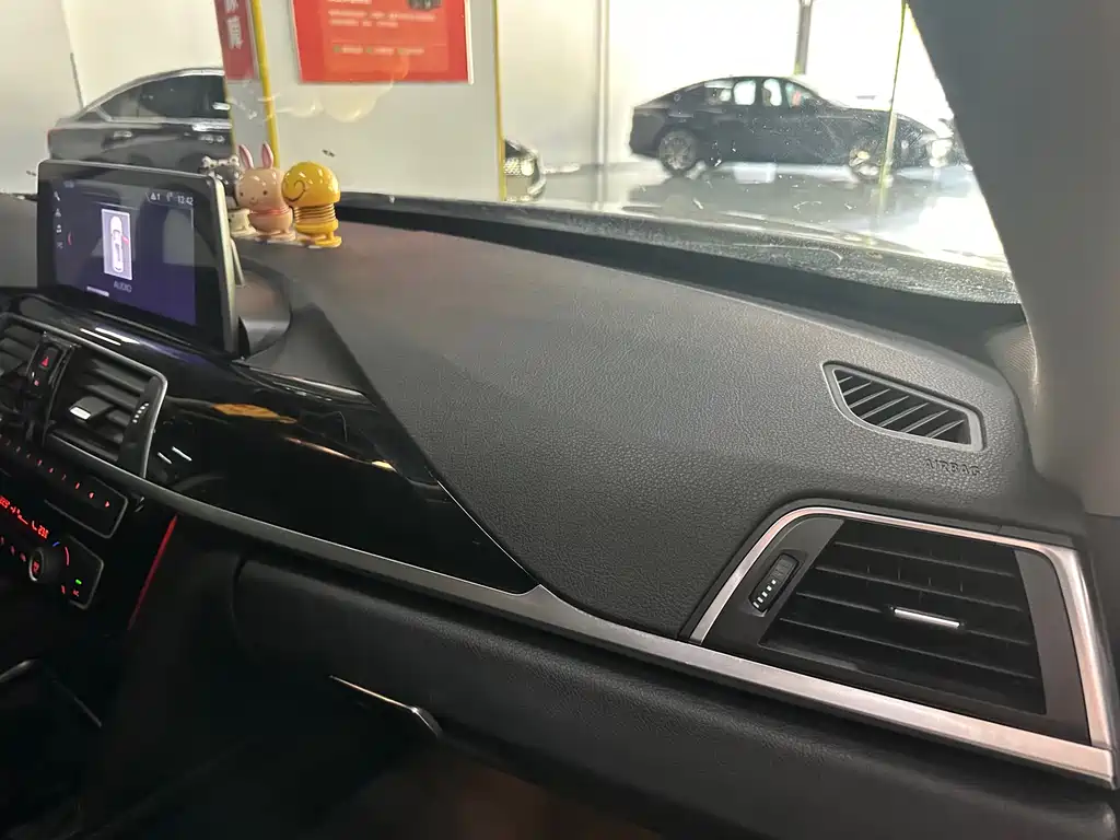 BMW 3 Series GT 2018 — фото 20