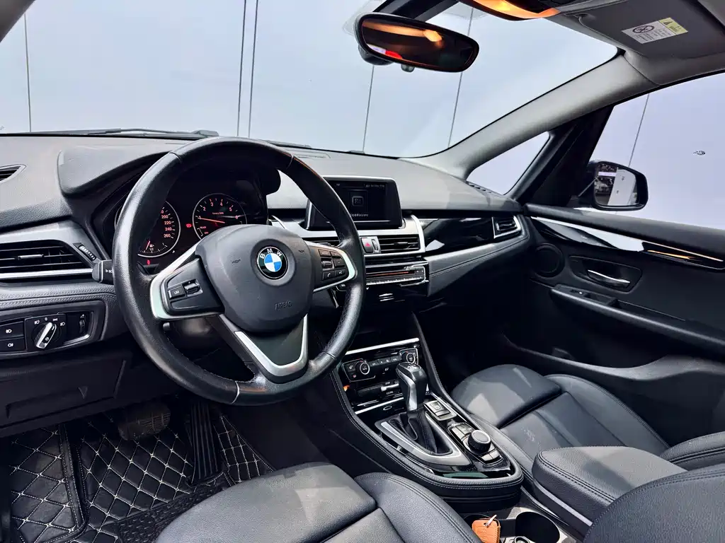 BMW 2 Series Active Tourer 2018 — фото 8