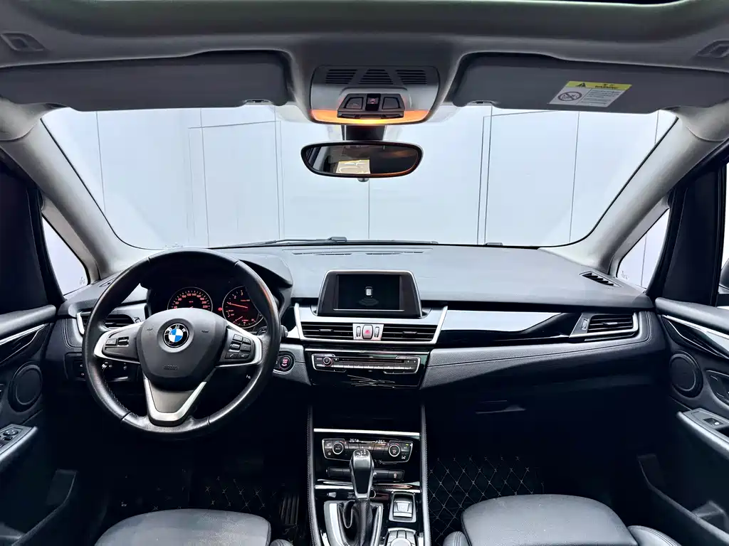 BMW 2 Series Active Tourer 2018 — фото 19