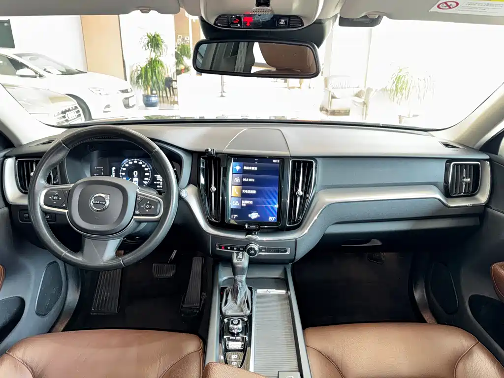 Volvo XC60 2020 — фото 20