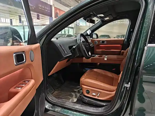 Li Auto L6 2025