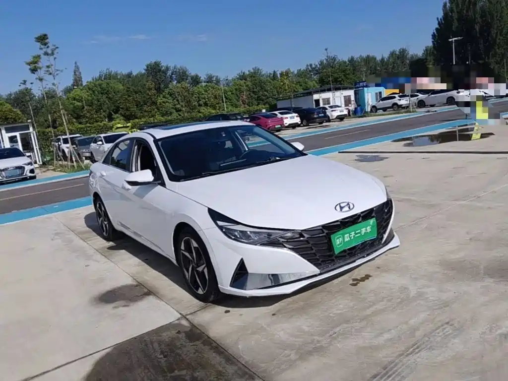 Hyundai Elantra 2022