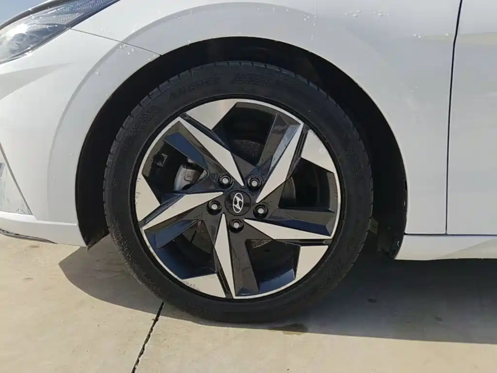 Hyundai Elantra 2022 — фото 23