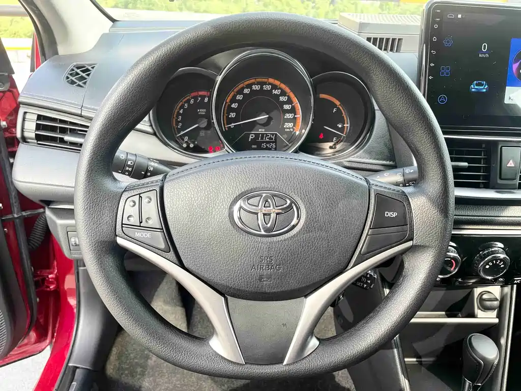 Toyota Yaris L 2022 — фото 9