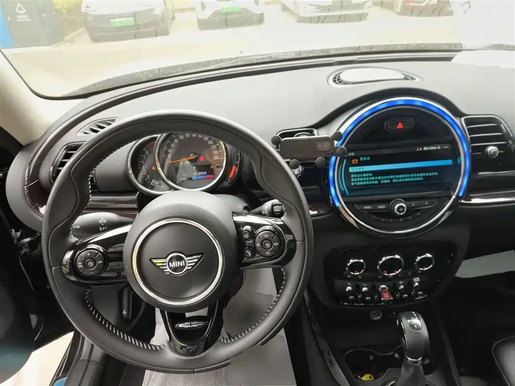 MINI Clubman 2018 — фото 10