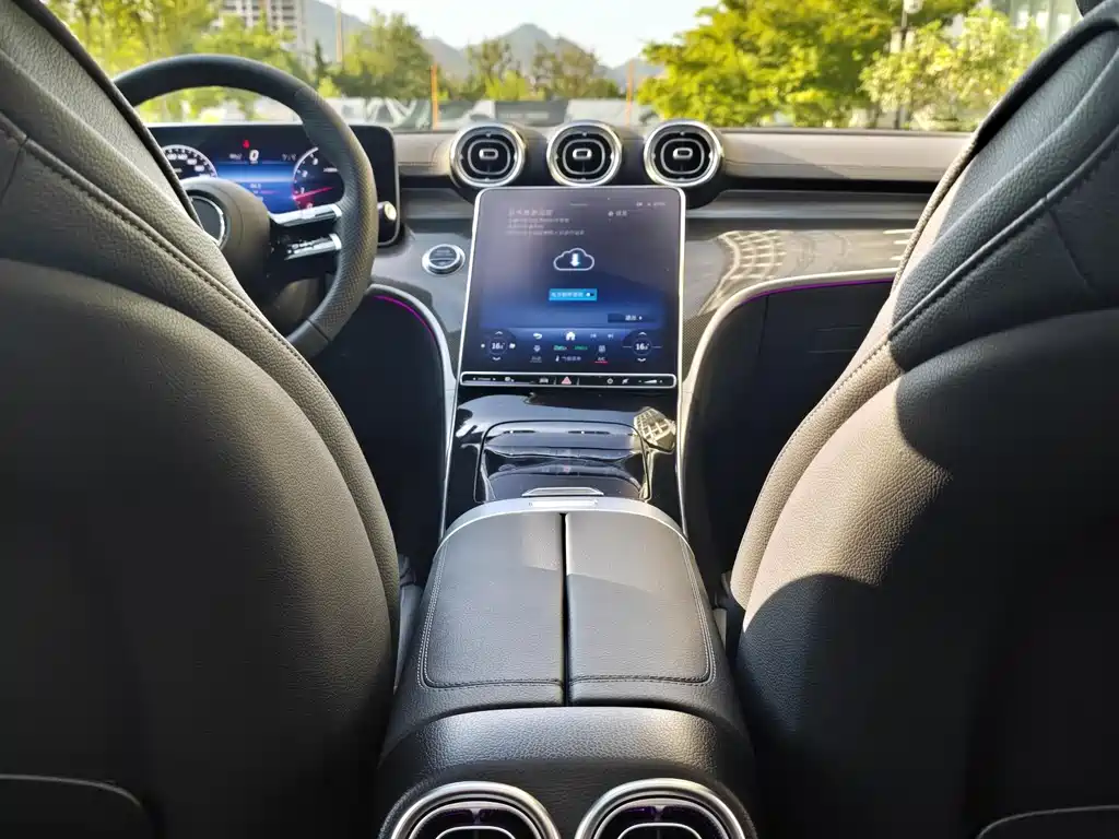 Mercedes-Benz C-Class 2024 — фото 27