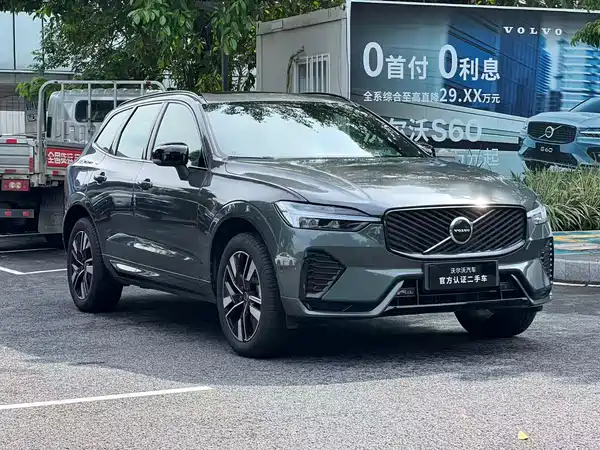 Volvo XC60 2025
