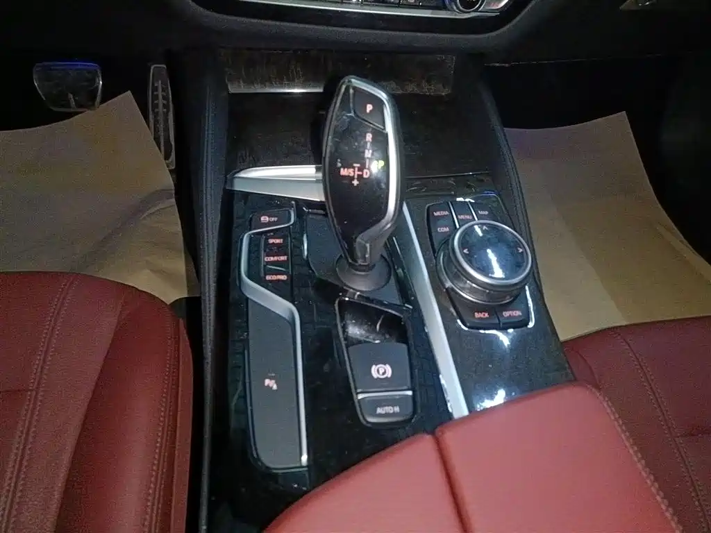 BMW 5 Series 2018 — фото 13