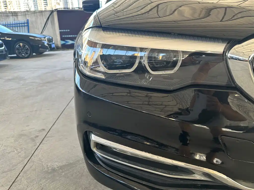 BMW 5 Series 2018 — фото 15