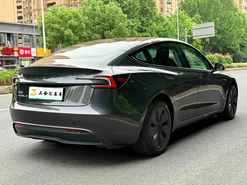 Tesla Model 3 2025 — фото 10