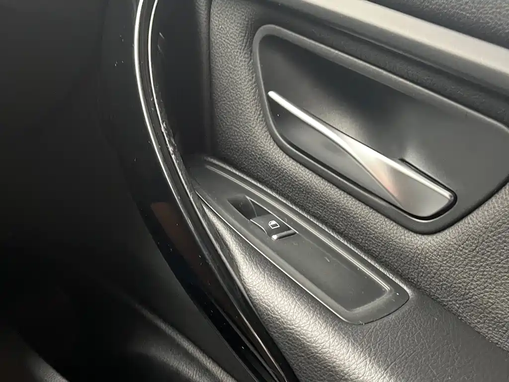BMW 3 Series 2017 — фото 9