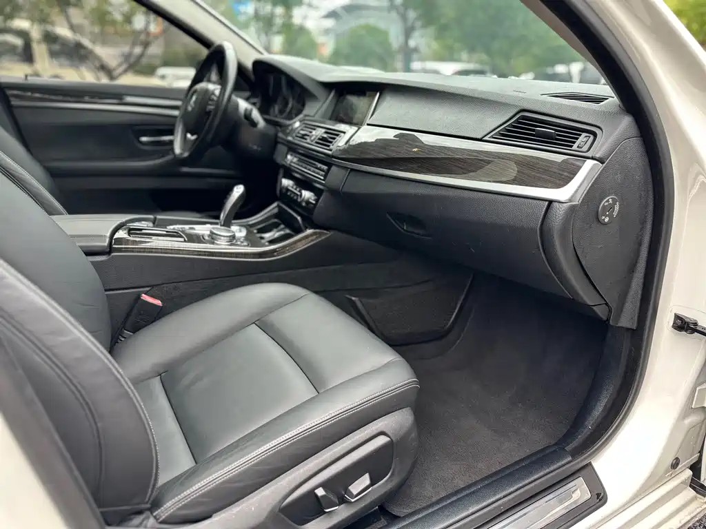 BMW 5 Series 2015 — фото 8