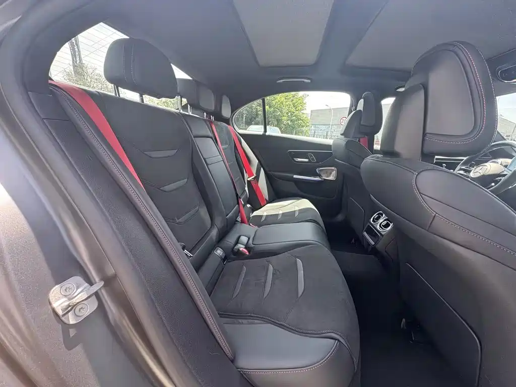 Mercedes-Benz C-Class AMG 2025 — фото 9