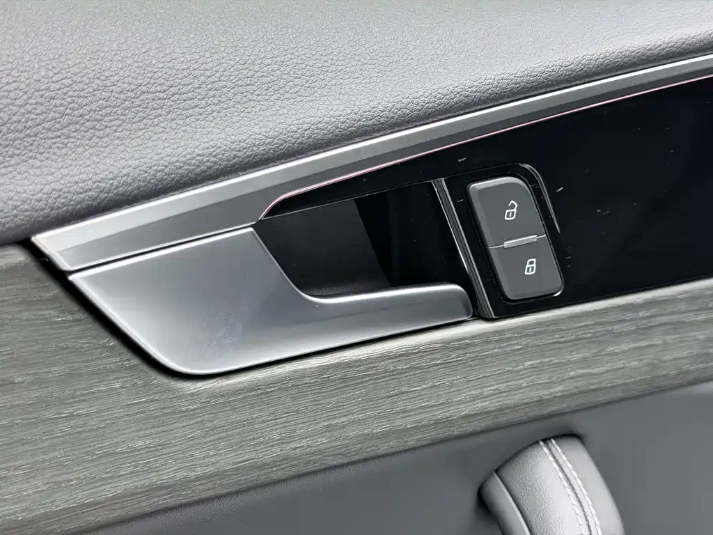 Audi A4L 2023 — фото 44