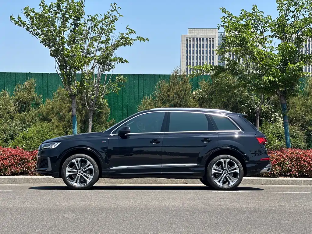 Audi Q7 2021 — фото 3