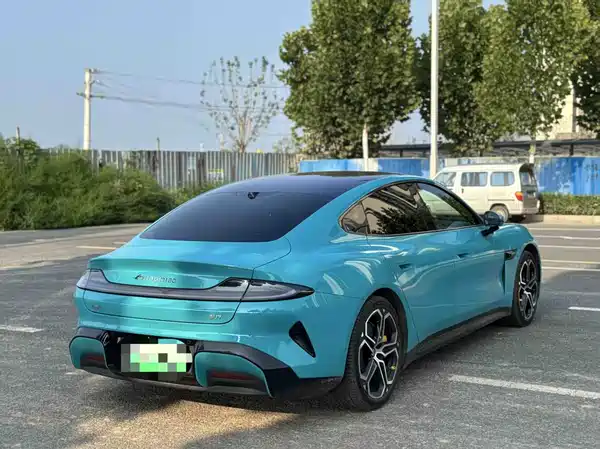Xiaomi SU7 2025