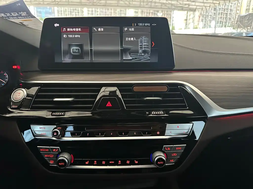 BMW 5 Series 2018 — фото 25
