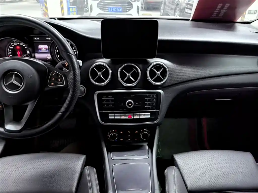 Mercedes-Benz GLA 2018 — фото 13