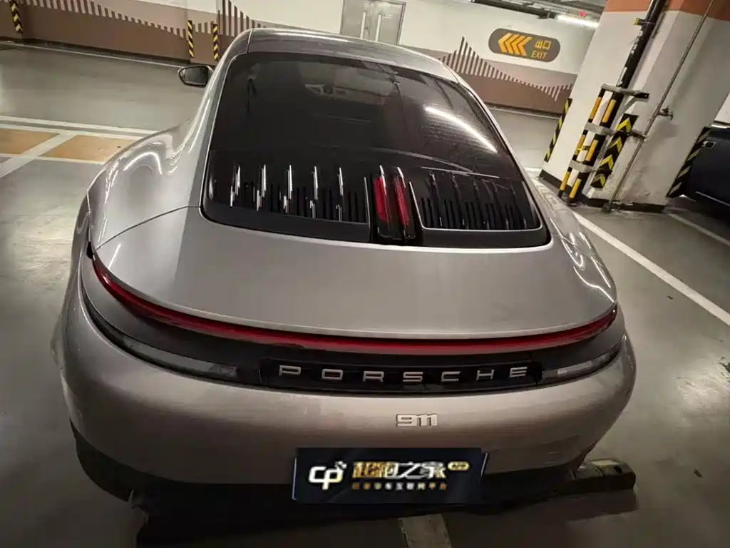 Porsche 911 2025 — фото 11