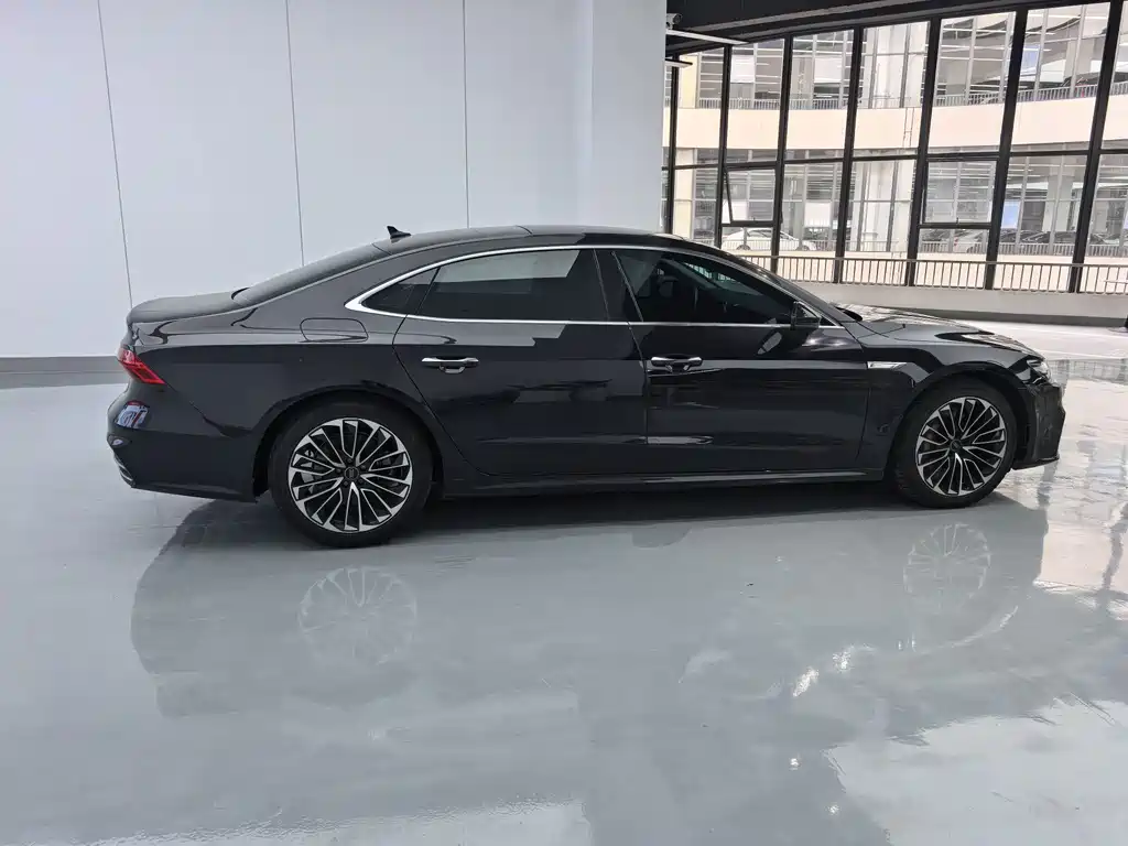 Audi A7L 2024 — фото 10
