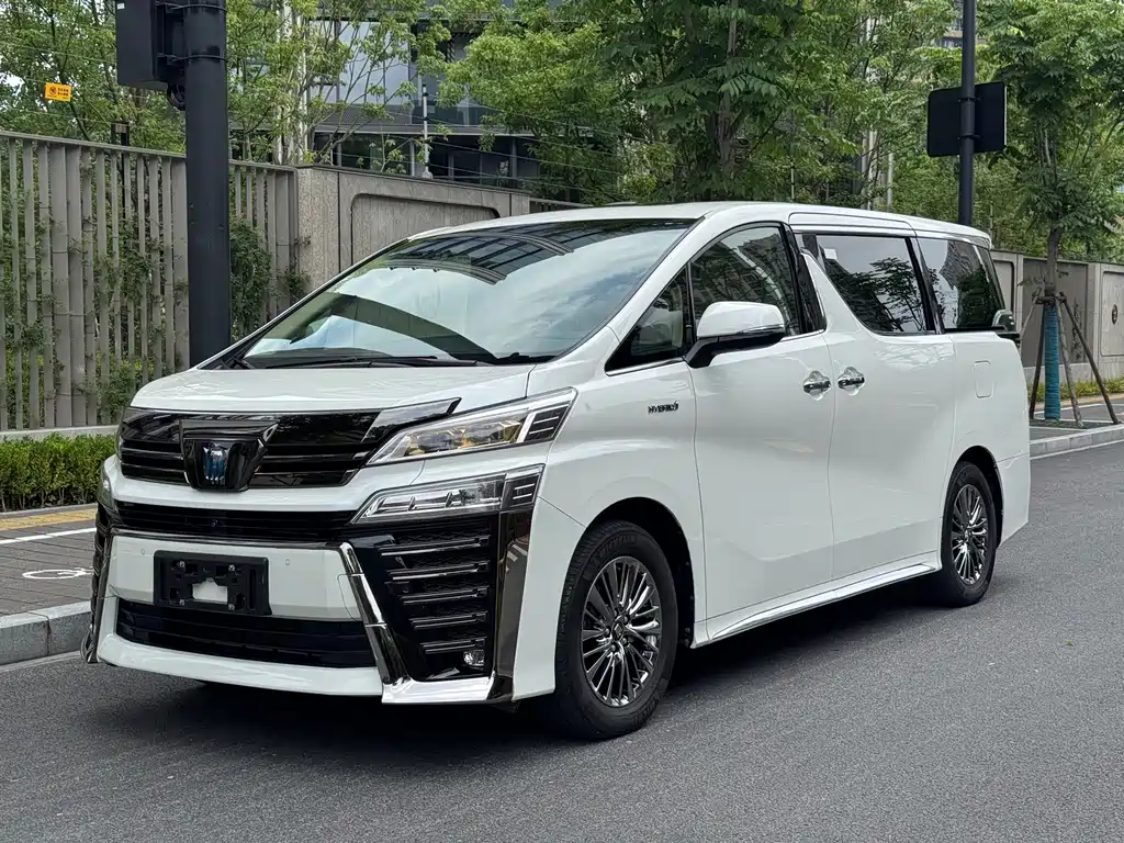 Toyota Vellfire 2023 — фото 1
