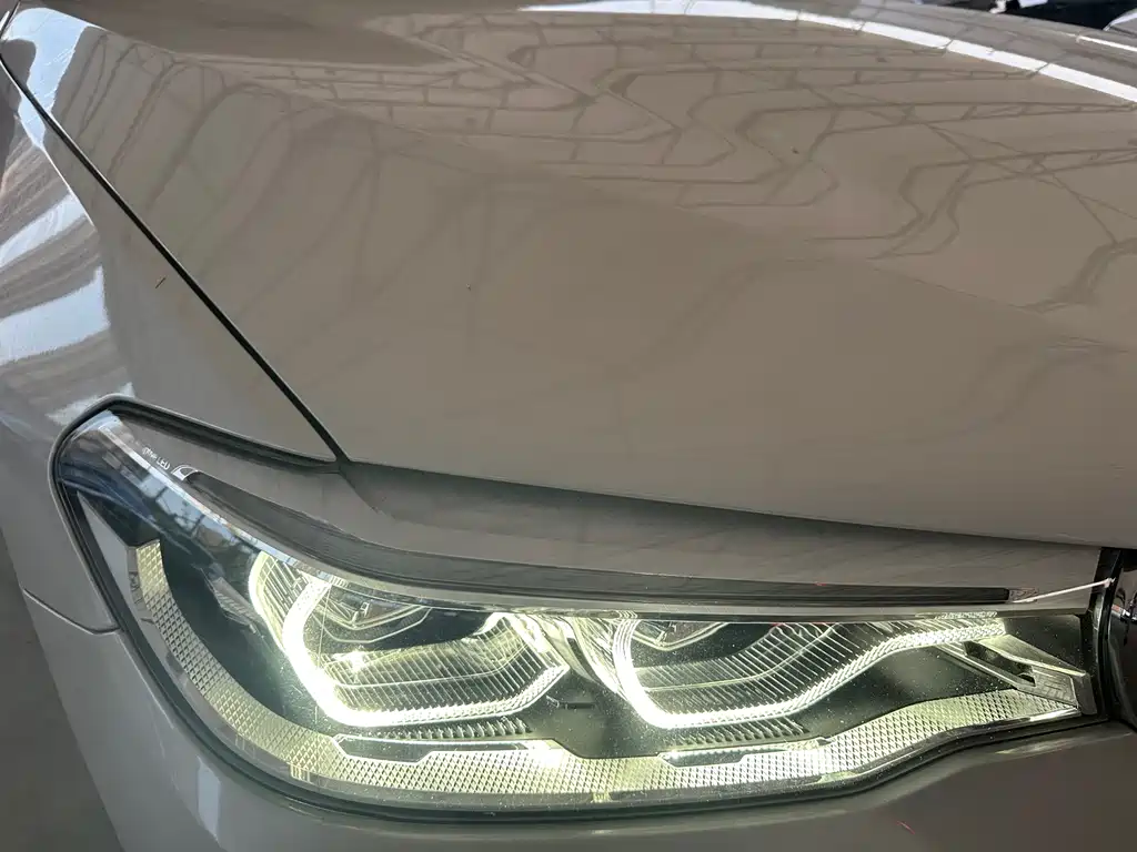 BMW 5 Series 2018 — фото 10
