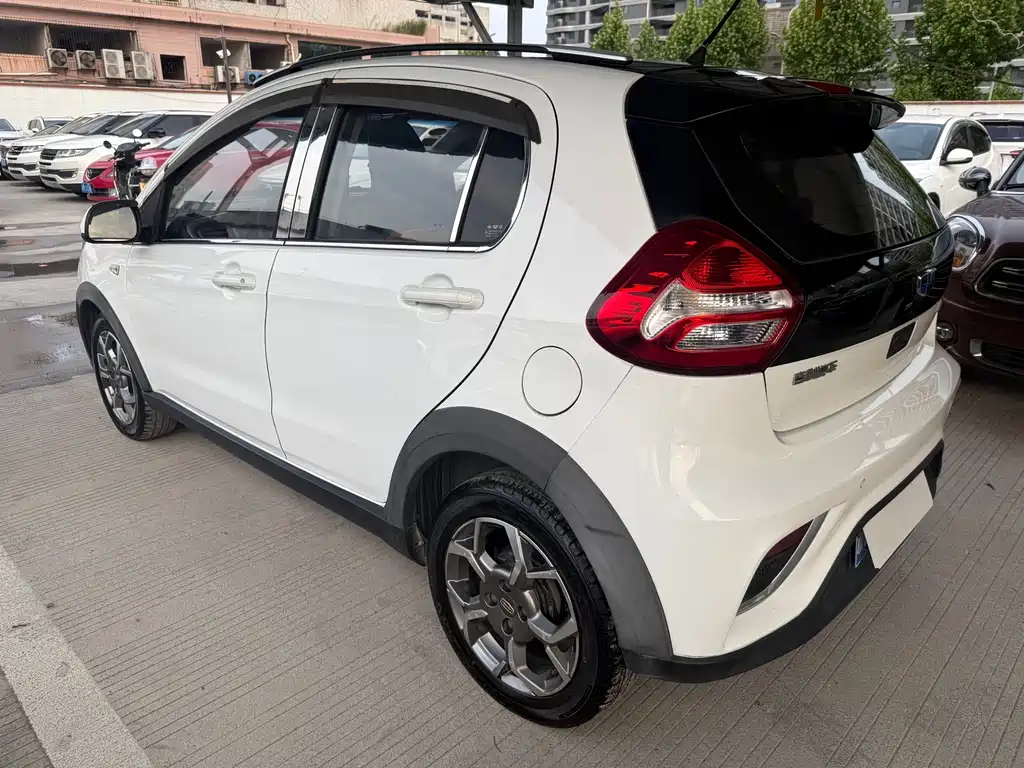 Geely Vision X1 2018 — фото 10