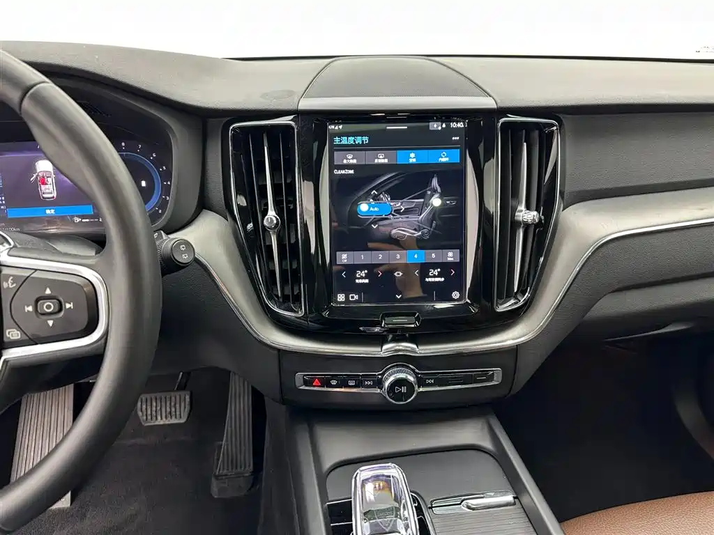 Volvo XC60 2024 — фото 12
