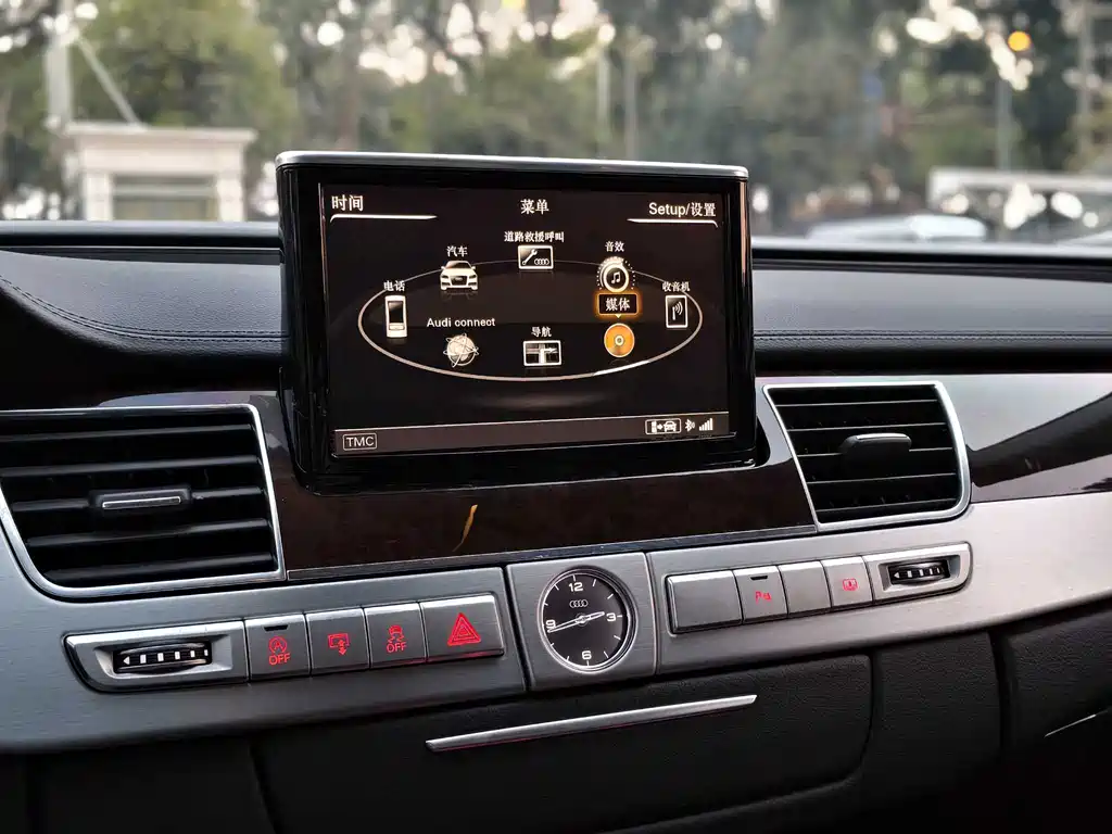 Audi A8 2015 — фото 23