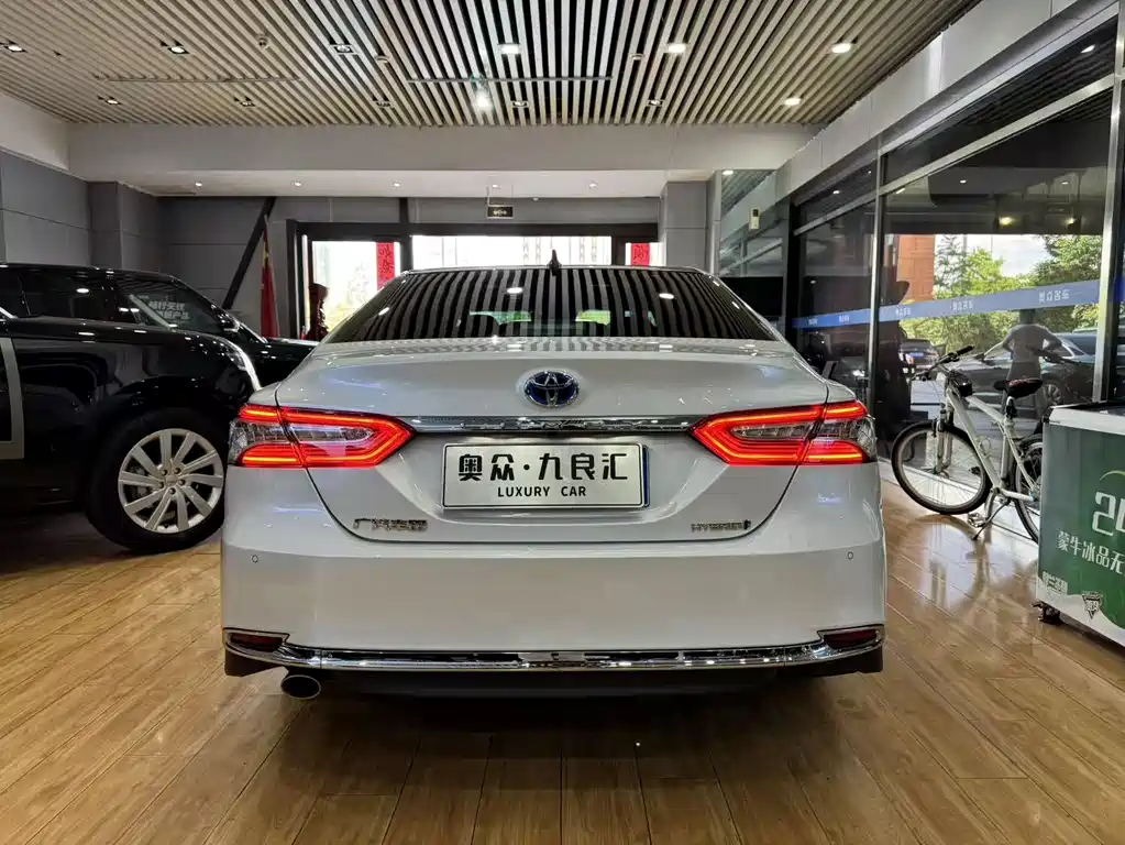 Toyota Camry 2024 — фото 12