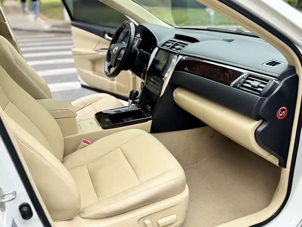 Toyota Camry 2015 — фото 10