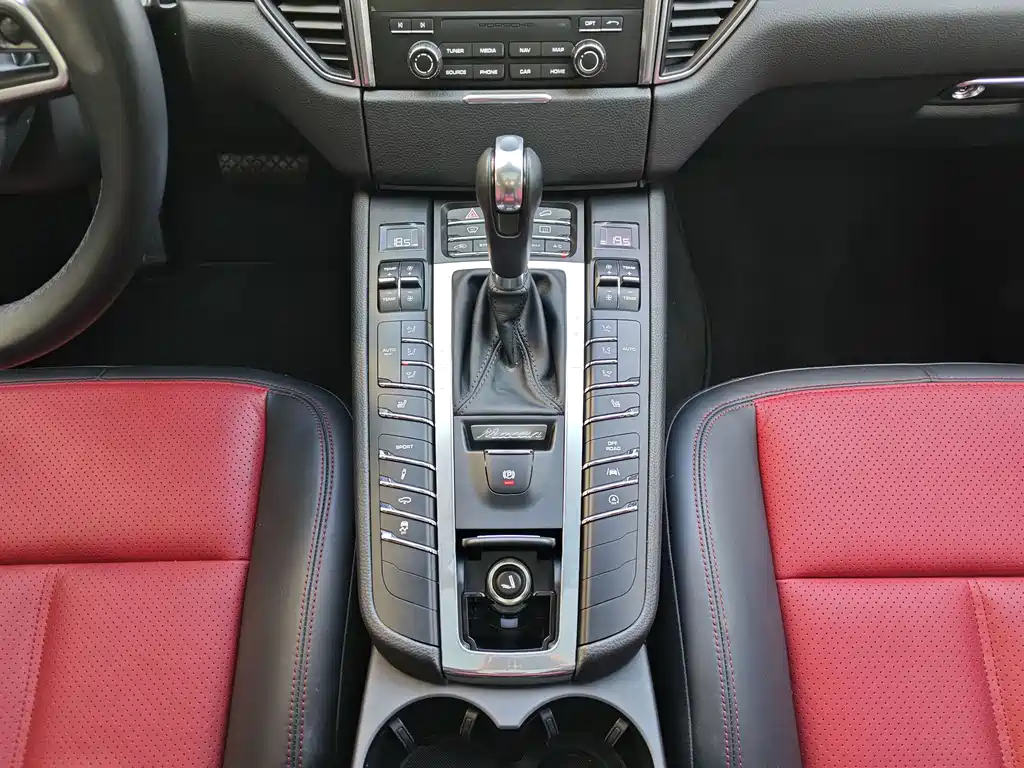 Porsche Macan 2018 — фото 14