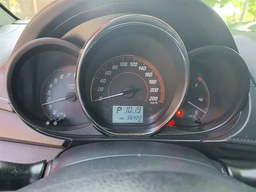 Toyota Yaris L 2021 — фото 12