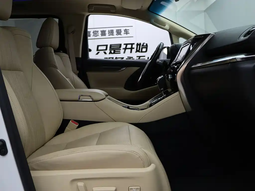 Toyota Alphard 2018 — фото 33
