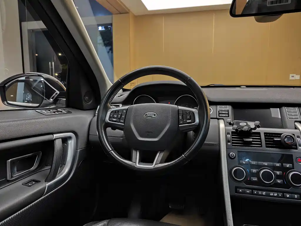 Land Rover Discovery Sport 2017 — фото 14